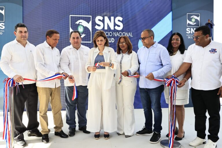Vicepresidente entrega remodelación general de hospital de Dajabón