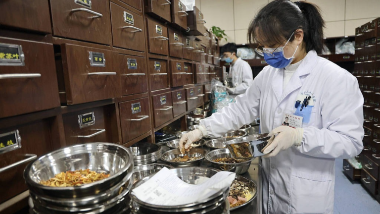 Instituciones de salud de medicina tradicional china ofrecen diagnósticos y tratamientos a 1.280 millones de personas en 2023 – CGTN
