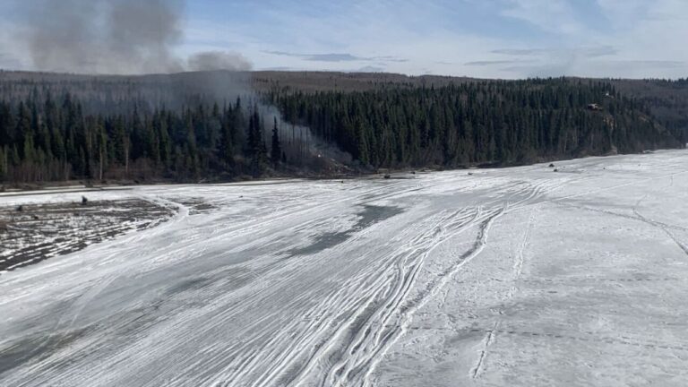 Choque de avión en Alaska deja dos personas sin vida
