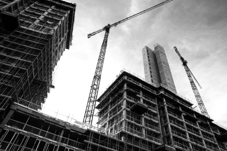 Aprueban aumento salarial del 20% para trabajadores del sector Construcción