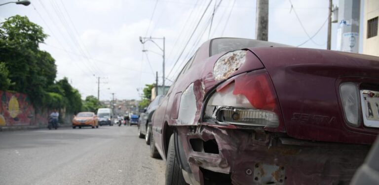 Alcaldía de Santo Domingo Norte da primeros pasos para retirar vehículos chatarra