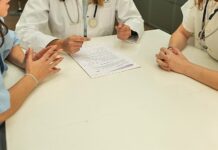 ¿Pagar a los médicos por paciente visto en Urgencias? «Motiva»