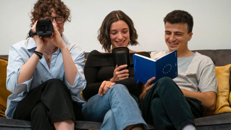 Estudiantes de la Universidad de Zaragoza crean un vídeo-podcast para tratar asuntos médicos de manera «más humana»