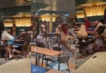 ¡Dale con la silla! Pasajeras de crucero comenzaron pelea campal 🎦