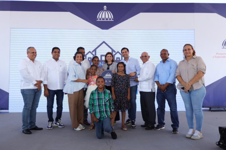 “Trabajamos para construir un país donde las oportunidades lleguen a cada rincón”, destaca Raquel Peña, en entrega de obras en el noroeste
