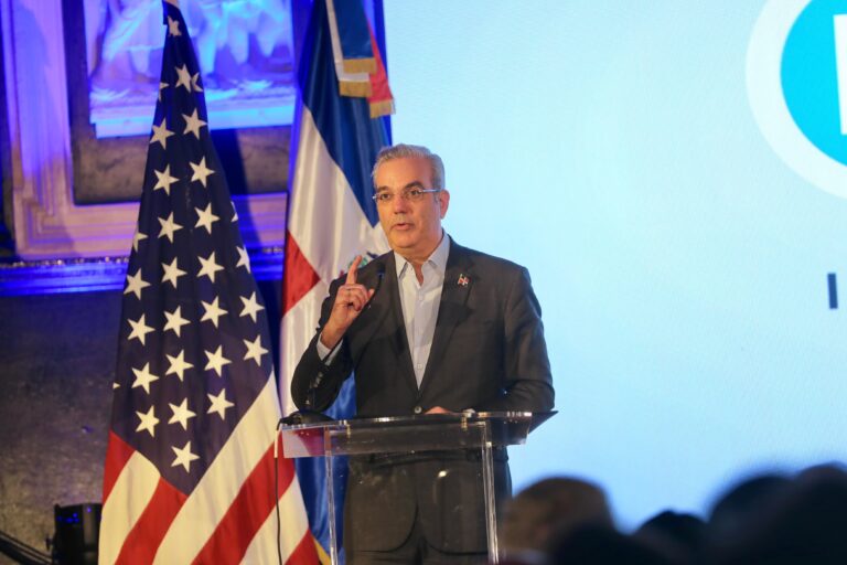 Presidente Abinader reconoce a dominicanas y dominicanos destacados en Estados Unidos, por su contribución a la comunidad