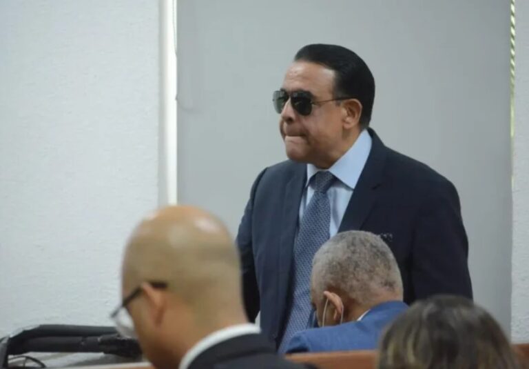 Empresa de Alexis Medina vendió dispositivos médicos no registrados a Salud Pública