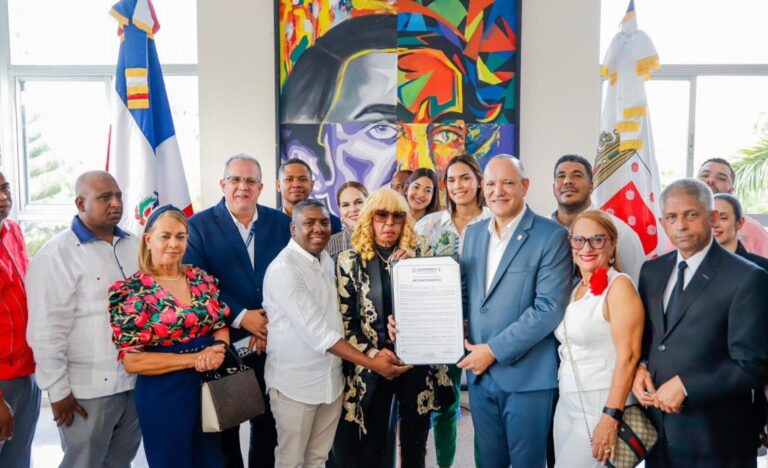 Santiago homenajea a Fefita la Grande como Embajadora Cultural