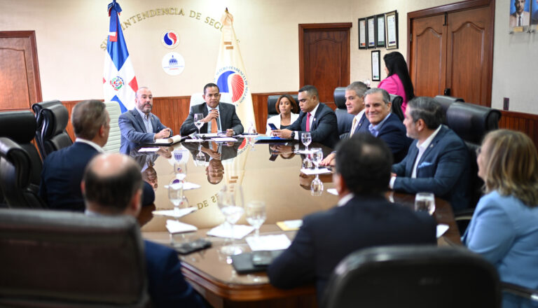Superintendencia de Seguros y Adocose colaborarán para acelerar reformas y profesionalizar corredores