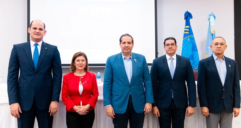 Ministro de Salud garantiza suministro de medicamentos a pacientes con hipertensión y diabetes