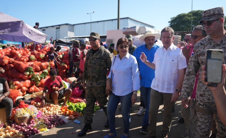 Ministro Bisonó supervisa operaciones comerciales en mercado binacional de Dajabón