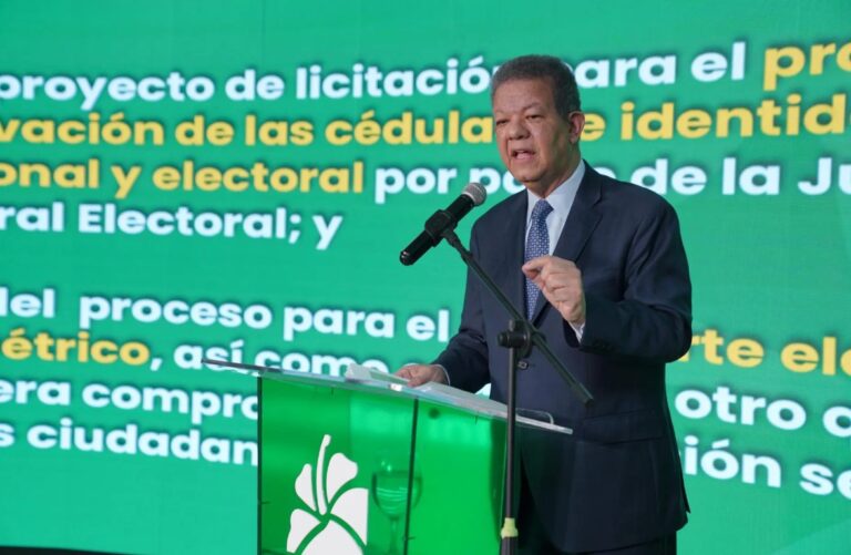 Leonel Fernández advierte sobre riesgos para la seguridad nacional y la privacidad