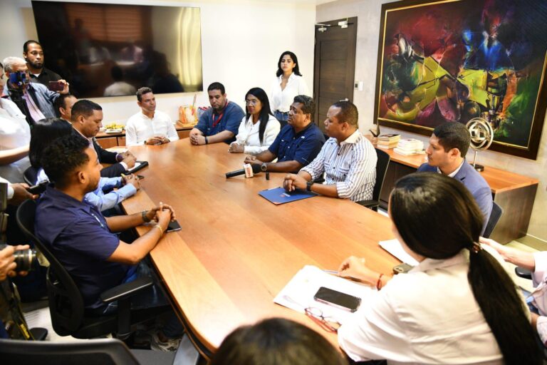 Intrant y Alcaldía de Los Alcarrizos trabajan en acciones para el reordenamiento del tránsito en ese municipio