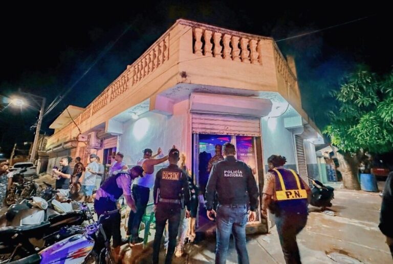 Ministerio del Interior cierra tres centros de entretenimiento por violaciones a la ley en Santo Domingo