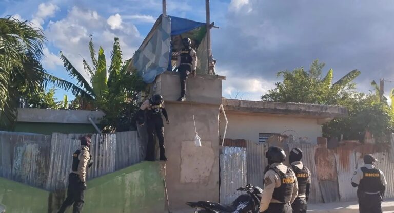 Autoridades realizan allanamientos en varias provincias