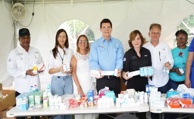 Supérate, Fundación Rica, SNS y CitiHope realizan operativo médico residentes Ensanche Carmelita