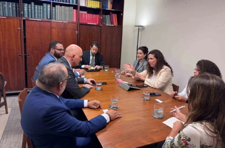 Ministro Pável Isa Contreras llama a la unidad del Caribe para enfrentar el sargazo