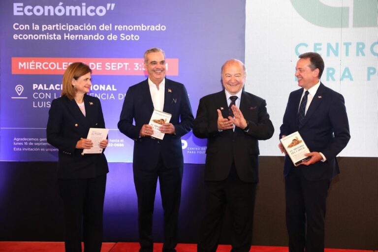 Presidente Abinader dice gobierno entregó cerca de 110,000 títulos de propiedad en pasados cuatro años, y asegura esa cifra se triplicará en este cuatrienio