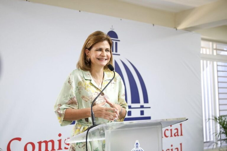 Vicepresidenta Raquel Peña devuelve a SDO el Club Deportivo Cajuquis totalmente remodelado