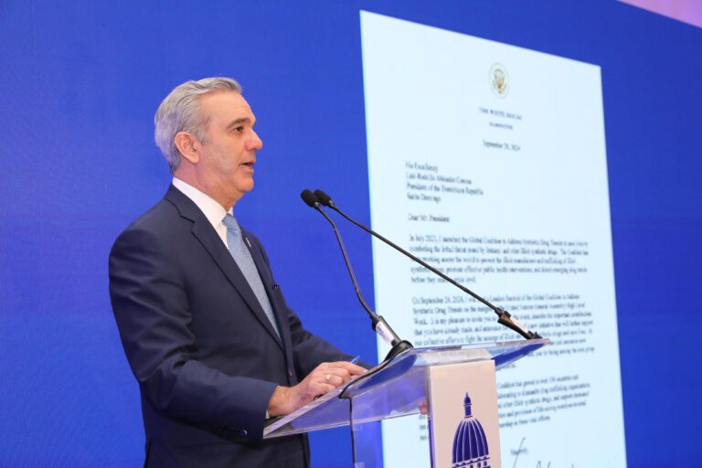 El presidente de los Estados Unidos invita al presidente Luis Abinader a Cumbre Global para Abordar Amenazas de Drogas Sintéticas