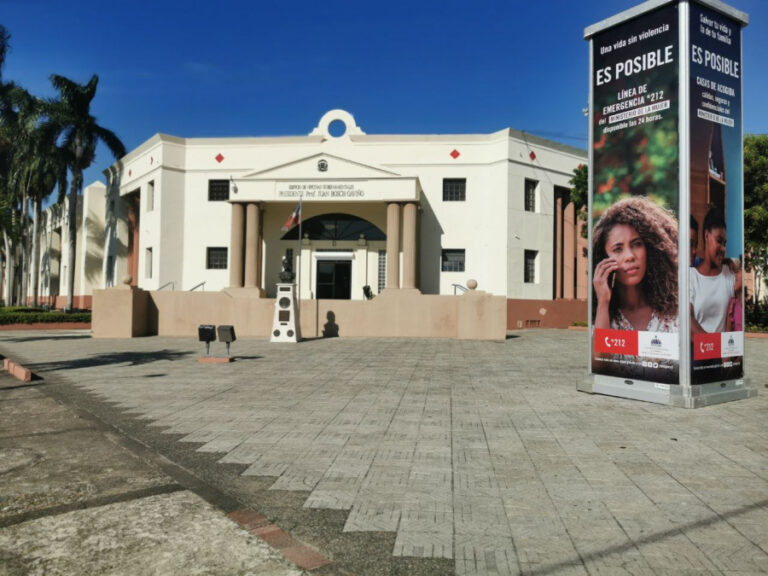 Ministerio de la Mujer enfrenta reacciones violentas por publicación en redes sociales