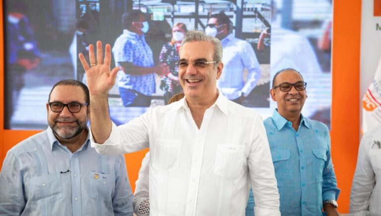 Presidente Abinader inaugura reconstruido Mercado Municipal de La Vega tras ocho años de haber sido destruido por un incendio