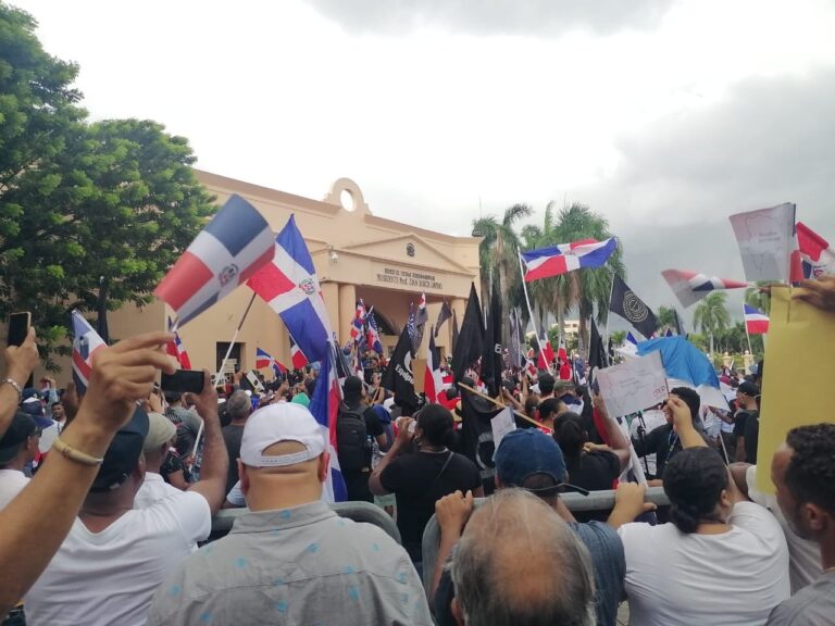 Protesta en Palacio Nacional exige medidas más estrictas contra la migración haitiana