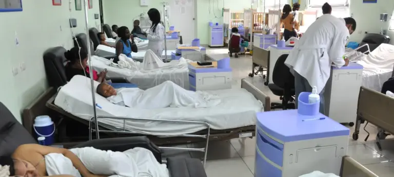 Médico cuestiona calidad de atención de salud en República Dominicana
