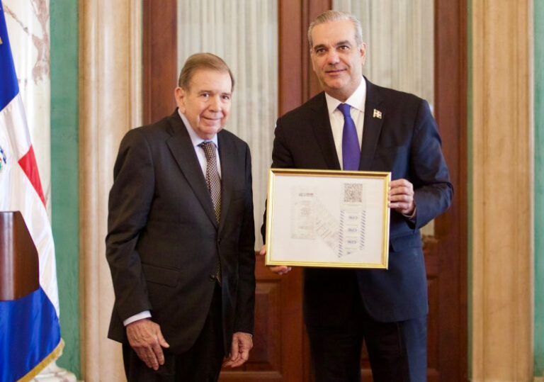 Presidente Abinader llama a transición pacífica a la democracia en Venezuela