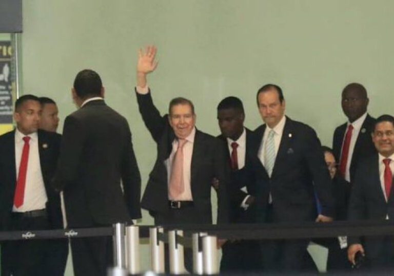Edmundo González Urrutia llega a República Dominicana