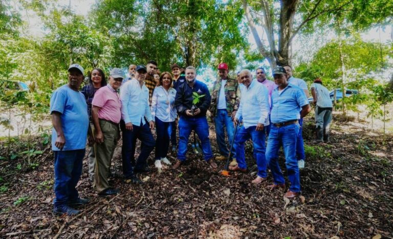 FEDA lanza proyectos de agroecología en Loma Solimán