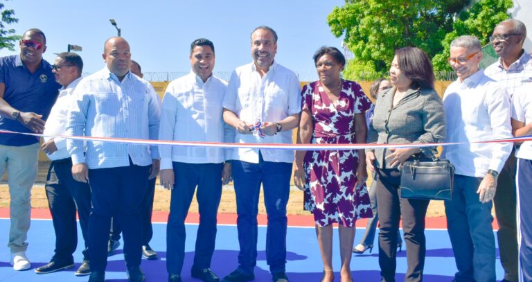 Inefi abre paso al atletismo escolar con inauguración de pista en el Politécnico Víctor Estrella Liz