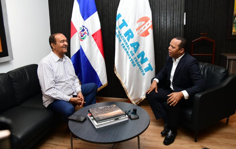 Intrant acuerda con transportistas no realizar aumento del pasaje