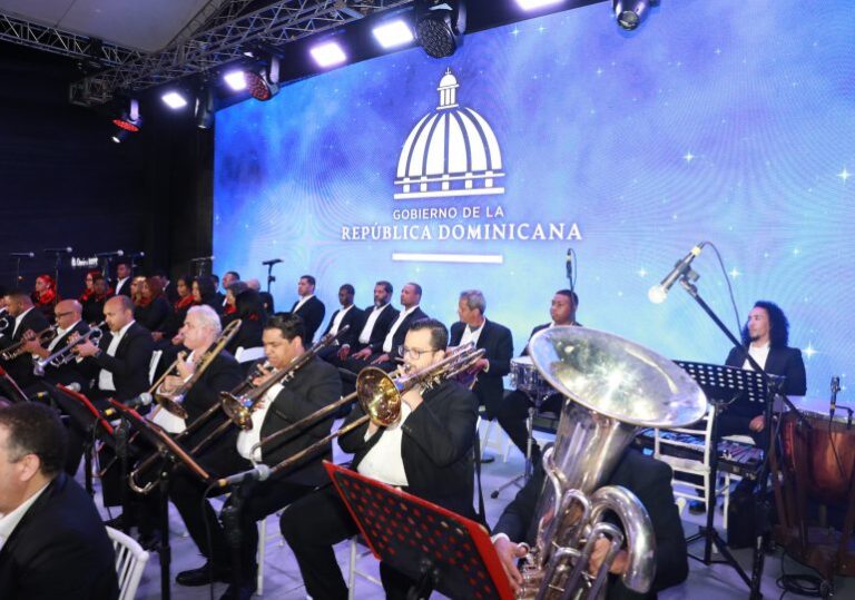 Presidente Abinader cierra Fiestas Navideñas con concierto en Mao