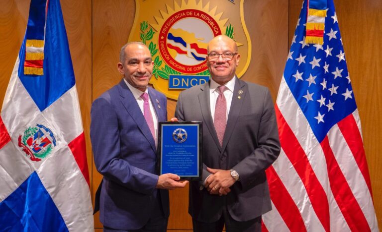 Marshals estadounidenses visitan la DNCD