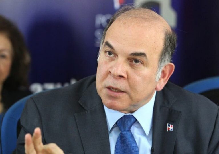 Pelegrín Castillo advierte sobre riesgos a la soberanía nacional en acuerdo de tráfico aéreo con EE.UU.