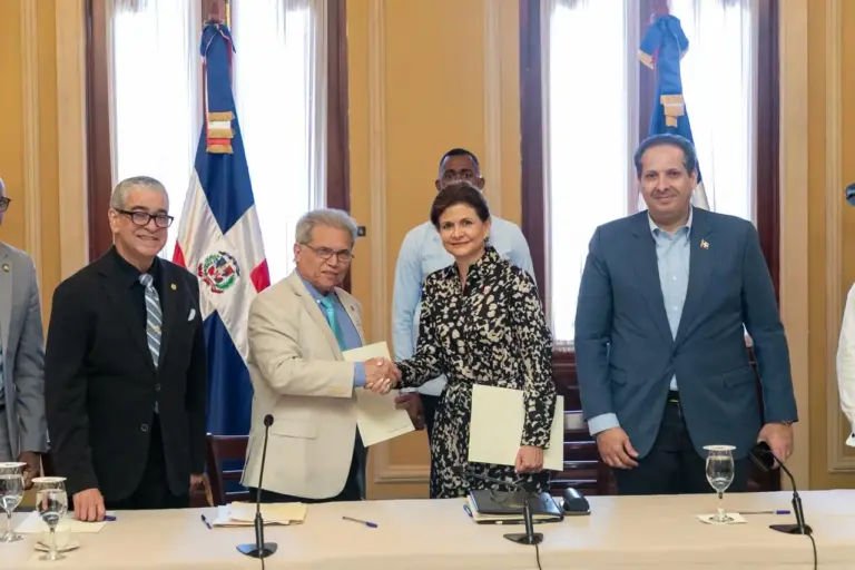 Los médicos recibirán un aumento salarial del 25%
