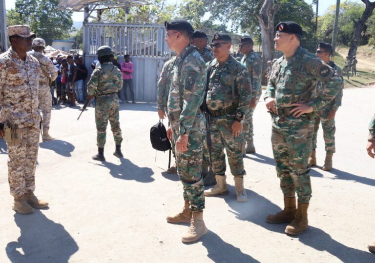 Comandante del Ejército dominicano recorre provincias fronterizas