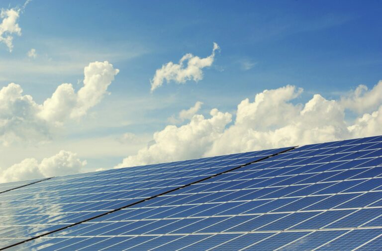 Marranzini destaca los riesgos de conectar paneles solares a la red eléctrica