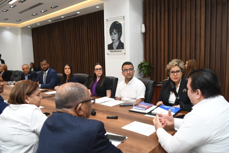 Delegación de ProCompetencia presenta ante la Cámara de Diputados recomendaciones al proyecto de ley sobre contrataciones públicas