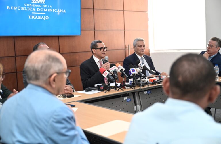 Gobierno anuncia aumento salarial de un 25 % al sector de zonas francas industriales