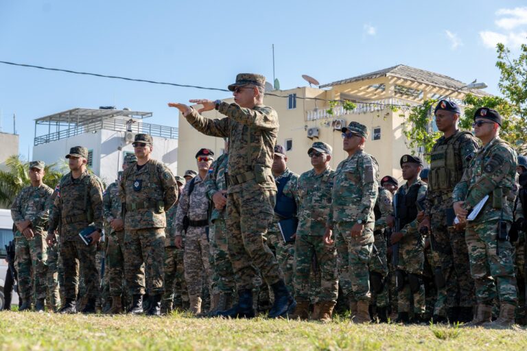 Ministro de Defensa visita Friusa y Mata Mosquito para supervisar operaciones de seguridad y control migratorio