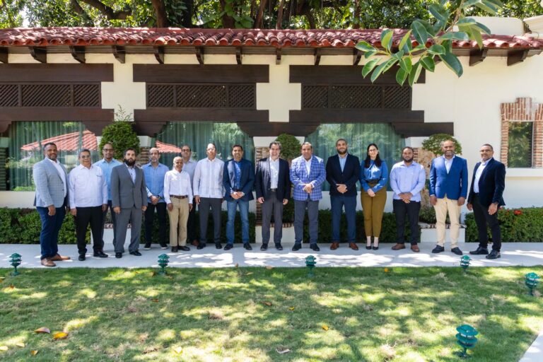 CNE y ADIE se reúnen para socializar ejes del Plan Energético Nacional 2025–2038