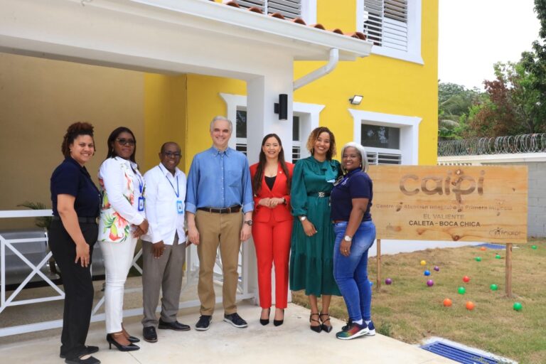 Ministro Luis Miguel De Camps reafirma compromiso con la educación desde la primera infancia, durante visita al Caipi El Valiente