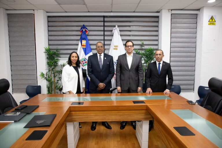Comisión ejecutiva de Burocracia Cero y la Contraloría coordinan esfuerzos para impulsar transformación digital del Estado