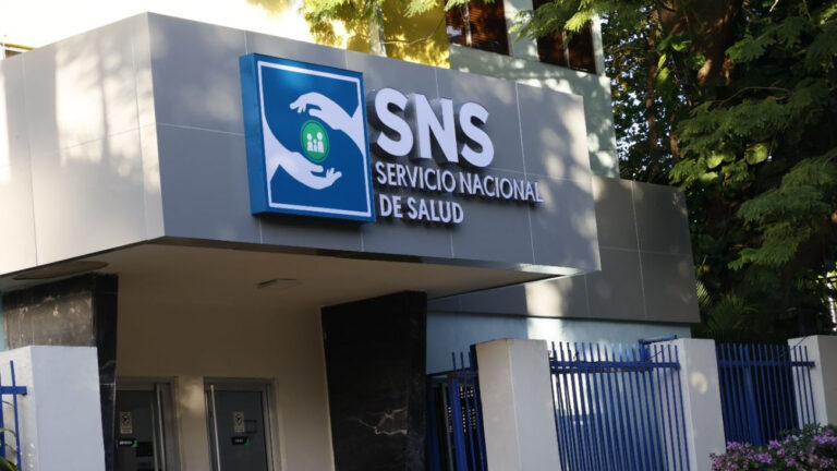 SNS informa mejoría de pacientes tras desplome en Jet Set; hay una ciudadana venezolana egresada y once permanecen ingresados