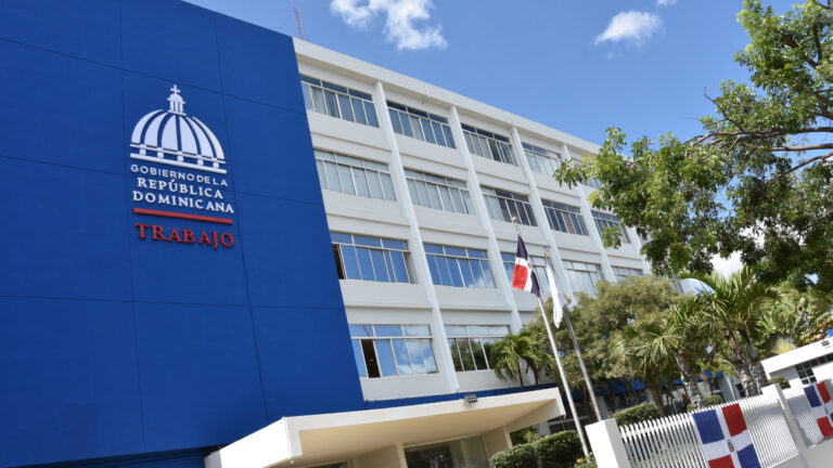 Ministerio de Trabajo reitera que el 1 de mayo es laborable; el feriado por el Día del Trabajo se cambia para lunes 5 de mayo
