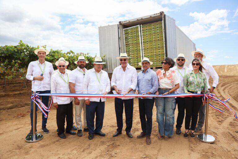 En gobierno del presidente Abinader, la República Dominicana hace historia con el despacho de primer contenedor de uvas de mesa hacia EE. UU.