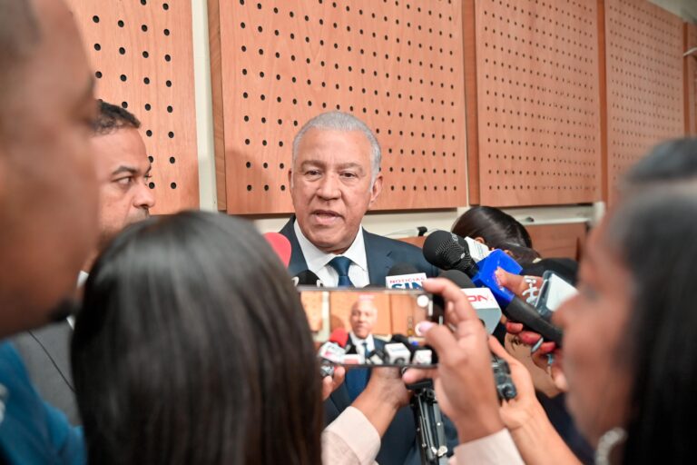 Ministro Andrés Bautista: Cuando se trata de problemas de la patria, todos estamos llamados a aportar soluciones