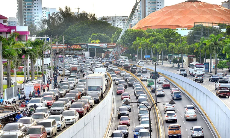 Marte dice que los problemas de transporte van más allá de los sectores público y de flete